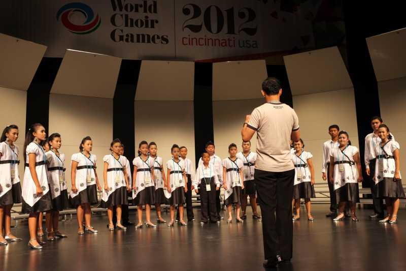 Anak-anak Vocalista Angels sedang uji coba panggung.#|#|#|||0.6
