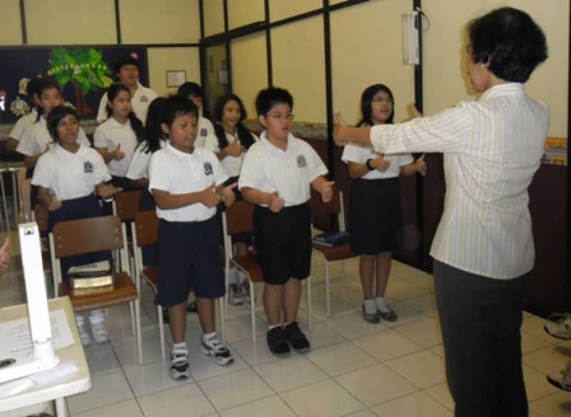 Devotion#|#|#Setiap pagi sebelum kelas berjalan, anak dan guru mengikuti kegiatan devotion (renungan pagi).|||0.25