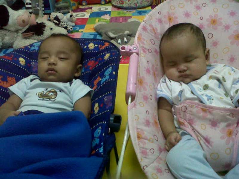 Sleeping time - Baby Class#|#|#Menikmati tidur di bouncer ;)<br />
Aidan (6 months), Lintang (3 months)|||0.1