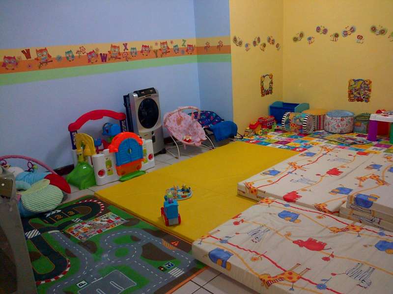 Baby room#|#|#baby crib, bed &amp; activity center|||0.4