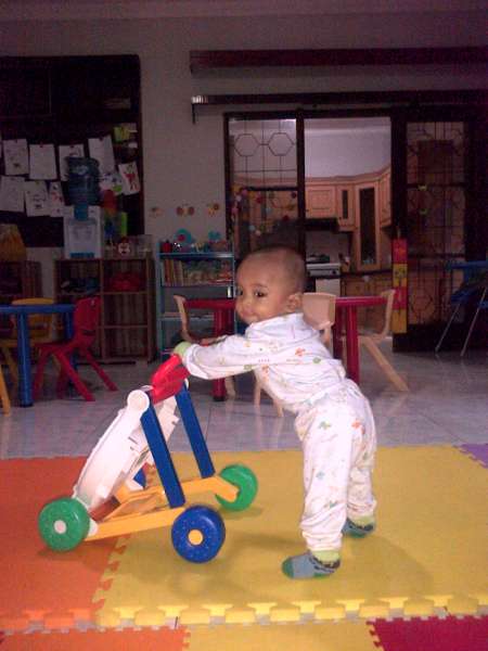 Walktrough#|#|#Aidan (goes to 8 months) belajar berjalan, cemunguudh|||0.7